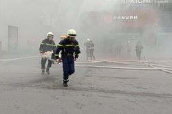 Clip: Cứu nạn nhiều người mắc kẹt trong vụ cháy giả định