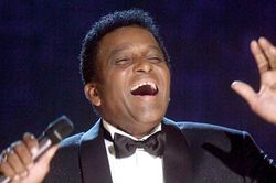 Siêu sao nhạc đồng quê Charley Pride qua đời ở tuổi 86