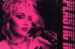 Album Plastic Hearts: Lời giã từ quá khứ của Miley Cyrus