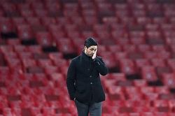 Arsenal đại khủng hoảng: Chuyện gì đang xảy ra?