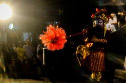 Buổi diễn trong khu chung cư cũ làm sống lại thời oanh liệt của tuồng cổ