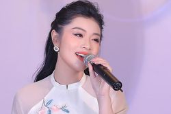 Sao mai Thu Hằng mang hơi thở mới trẻ trung cho 'nhạc đỏ'