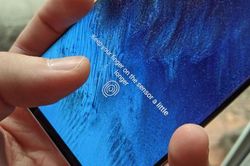 COVID-19 'giết' Face ID nên iPhone 13 sẽ sử dụng Touch ID?