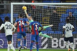 Vòng 12 Ngoại hạng Anh: Tottenham, Liverpool, Arsenal đều gây thất vọng