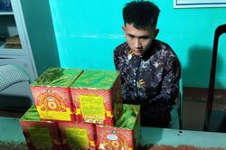 Thanh Hóa: Bắt hai thanh niên buôn bán trái phép pháo nổ