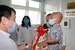 Ghép tủy thành công cứu bệnh nhi 30 tháng tuổi bị u nguyên bào thần kinh