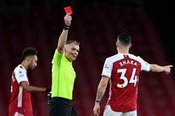 Arsenal thua sốc, HLV Arteta trút giận lên 'tội đồ' Xhaka
