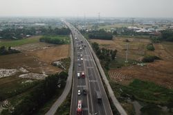 Sáng nay ông Đinh La Thăng cùng 18 bị cáo hầu tòa