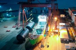 Tàu LNG đầu tiên của Nga có thêm các siêu bồn chứa