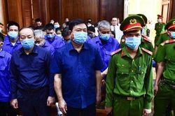 Ông Đinh La Thăng và 19 đồng phạm hầu tòa
