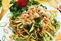 Trổ tài làm cơm tối với gỏi rau muống tôm