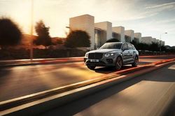 Soi SUV Bentley Bentayga V8 phiên bản nâng cấp, sang trọng và hiện đại
