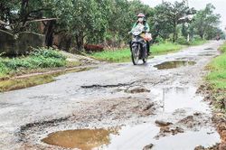 Một con đường, hai nỗi lo