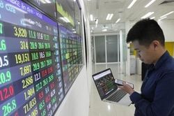 Khối ngoại mua ròng nghìn tỷ trong tuần, VN-Index vượt 1.040 điểm