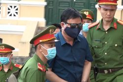 Ông Đinh La Thăng được đưa tới tòa ở TP.HCM