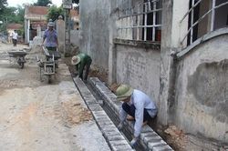 Người dân tham gia làm đẹp môi trường