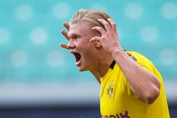 'Máy ghi bàn' Haaland nhận giải Golden Boy
