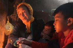 Cụ bà mong mỏi một căn nhà cho 2 đứa cháu mồ côi trước lúc nhắm mắt xuôi tay