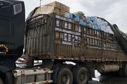 Lào Cai: Tạm giữ 97 xe 'vô chủ' chở hàng từ Trung Quốc vào Việt Nam