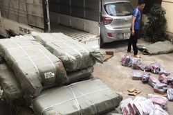 Giữ gần 2.000 đôi giày không rõ nguồn gốc, xuất xứ