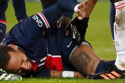 Neymar chỉ trẹo mắt cá chân, lên tiếng giải thích khóc lóc thảm thiết