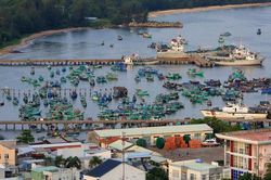 Bảy chất phân tán được phép sử dụng ứng phó sự cố tràn dầu trên biển