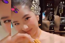 Fon Sananthachat chụp ảnh cho bữa tối nhưng cư dân mạng lại tập trung vào người trong gương?