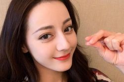 Địch Lệ Nhiệt Ba tự nhận mình không đẹp, mong muốn có bờ môi dày - má lúm đồng tiền