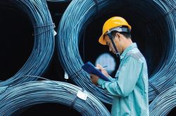 Phòng vệ thương mại: Xây dựng biện pháp ứng phó phù hợp