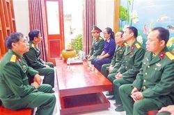 Đoàn công tác Bộ Tư lệnh Quân khu 4 thăm, động viên các gia đình liệt