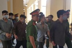 Tý 'bà dòm' thích trữ 'hàng nóng'