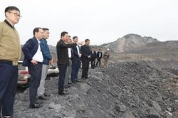 Quảng Ninh: Khai thác đất đá từ các mỏ than làm vật liệu san lấp