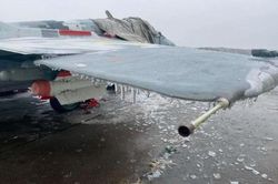 Lạnh thấu xương khiến tiêm kích MiG-29 của Ukraine bị băng phủ kín