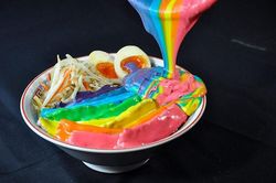 Giải mã món mì ramen cầu vồng đang gây sốt ở Nhật