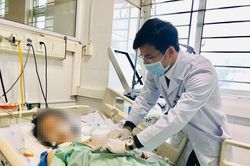 Cô gái 17 tuổi bị đâm thấu ngực được cứu sống ở Quảng Ninh