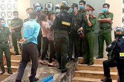 Người nhà 'làm loạn' nhà xác, hàng chục cảnh sát được huy động bảo vệ 2 thi thể