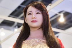 Cận cảnh 4 robot xinh đẹp mỹ miều, nhìn xa không kém gì hot girl