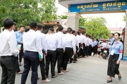 Tất cả học sinh lớp 12 tại Campuchia không cần thi vẫn được công nhận tốt nghiệp