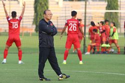 Tuyển Việt Nam đấu U22 Việt Nam, HLV Park Hang Seo 'phân thân' cách nào?