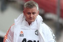 Sheff Utd vs MU: Bị Rio và Scholes chê bai về chiến thuật, HLV Ole đáp trả