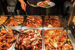 Vén màn sự thật những 'lời đồn' về nhà hàng buffet