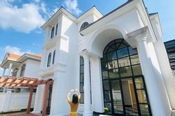Ngó 'bạch dinh' mới tậu hậu ly hôn của Lệ Quyên