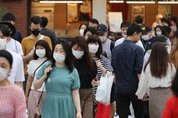 Nhật Bản căng mình ứng phó với 'bóng ma' Covid-19 trở lại