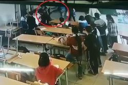 Phụ huynh hành hung bạn của con trai trong lớp học