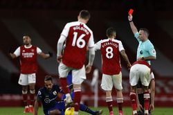 Bi kịch của Arsenal: Nhận thẻ đỏ nhiều hơn ghi bàn