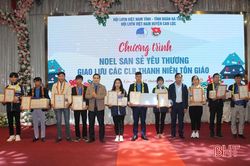 'Noel san sẻ yêu thương' trao 300 suất quà cho thanh niên công giáo