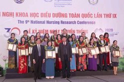 Những người điều dưỡng đã 'xả thân' đóng góp chống dịch COVID-19