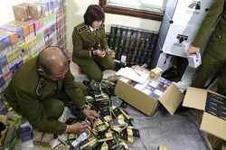 Hà Nội: Thu giữ hàng nghìn điếu thuốc lá điện tử và hàng chục bình 'khí cười'