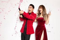 Hứa Vĩ Văn, Maya khui rượu, quậy phá tưng bừng, đón Giáng Sinh tình tứ cùng nhau