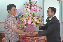 Chủ tịch UBND huyện Chư Păh thăm, chúc mừng Giáng sinh 2020